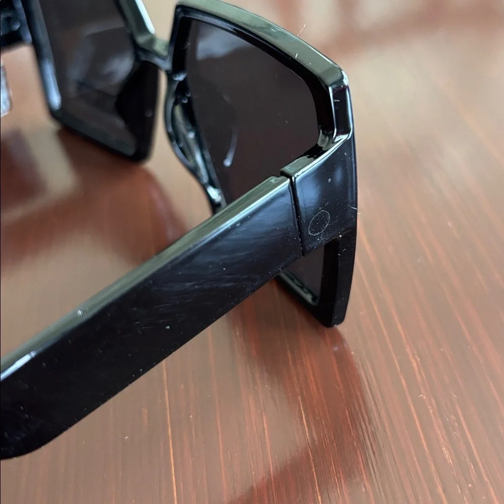 XOXO  100% UV protection,black geometric square frame,black lens